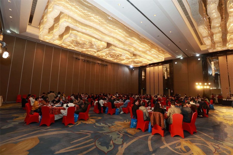 水蜜桃网站在线看时二十五周年年会6